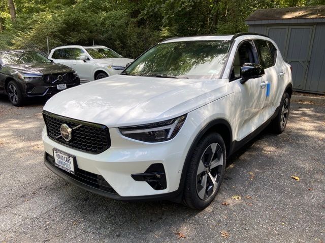 2025 Volvo XC40 Plus Dark Theme