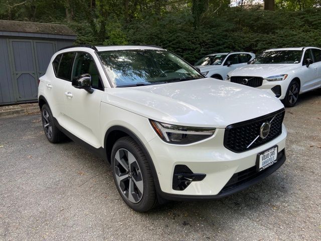 2025 Volvo XC40 Plus Dark Theme