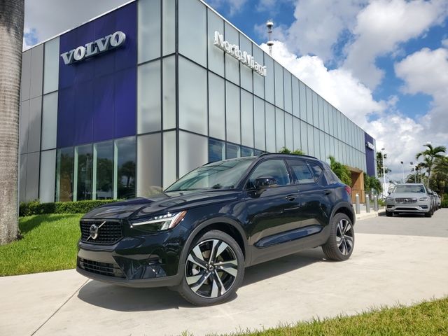 2025 Volvo XC40 Plus Dark Theme