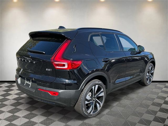 2025 Volvo XC40 Plus Dark Theme