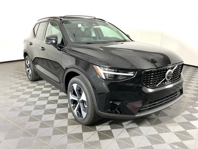 2025 Volvo XC40 Plus Dark Theme