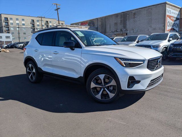 2025 Volvo XC40 Plus Dark Theme