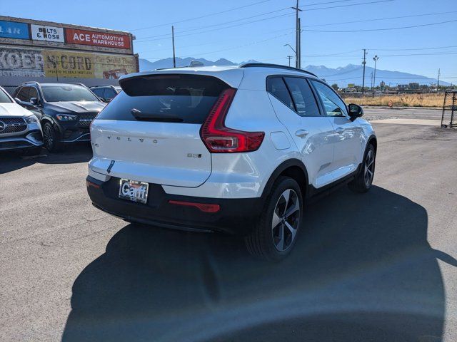 2025 Volvo XC40 Plus Dark Theme