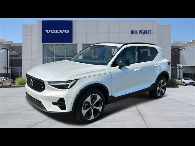 2025 Volvo XC40 Plus Dark Theme