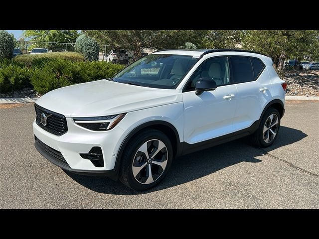 2025 Volvo XC40 Plus Dark Theme