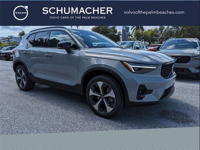 2025 Volvo XC40 Plus Dark Theme