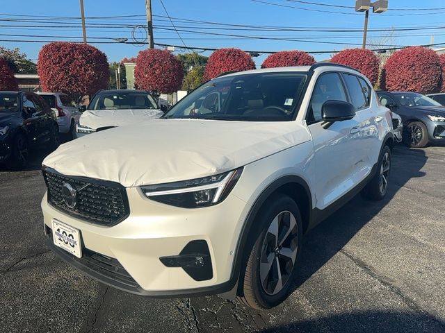 2025 Volvo XC40 Plus Dark Theme