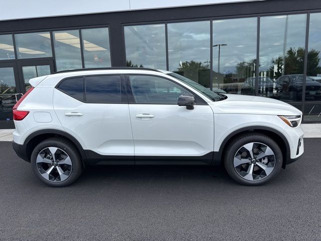 2025 Volvo XC40 Plus Dark Theme