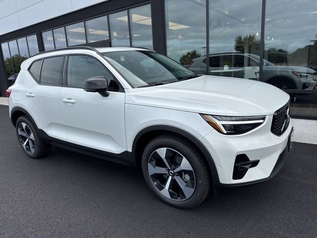 2025 Volvo XC40 Plus Dark Theme