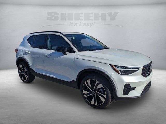 2025 Volvo XC40 Plus Dark Theme