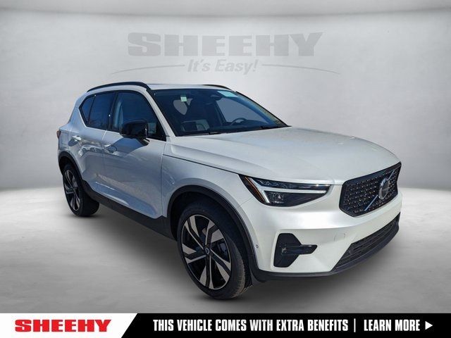 2025 Volvo XC40 Plus Dark Theme