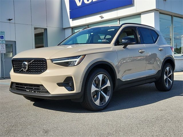 2025 Volvo XC40 Plus Dark Theme