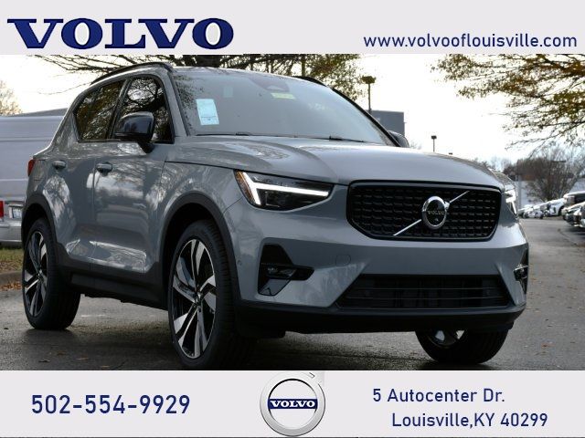 2025 Volvo XC40 Plus Dark Theme