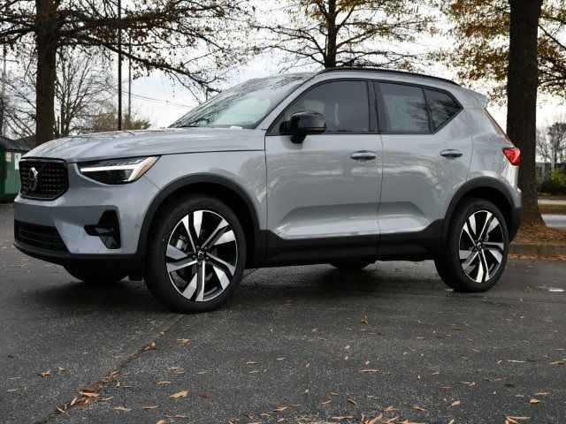 2025 Volvo XC40 Plus Dark Theme