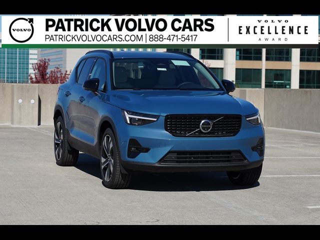 2025 Volvo XC40 Plus Dark Theme