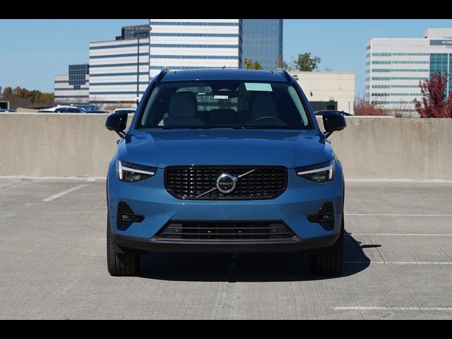 2025 Volvo XC40 Plus Dark Theme