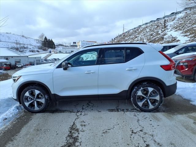 2025 Volvo XC40 Plus Dark Theme