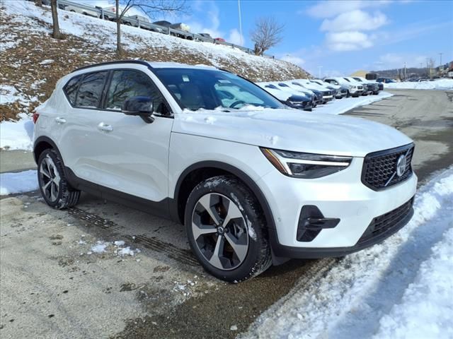 2025 Volvo XC40 Plus Dark Theme