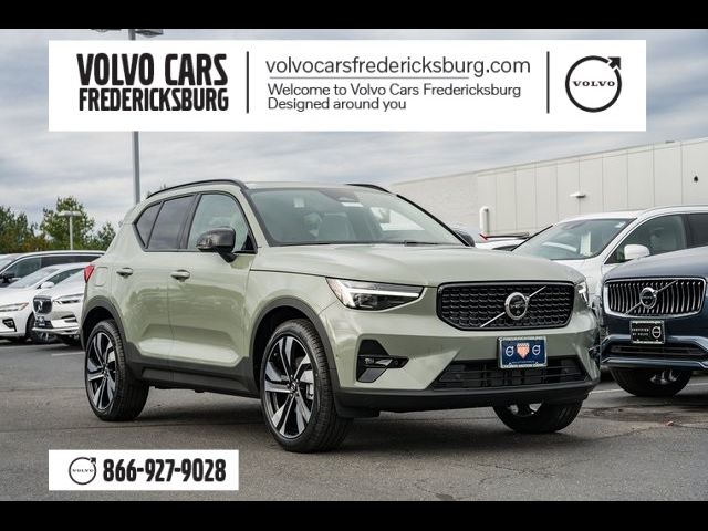 2025 Volvo XC40 Plus Dark Theme