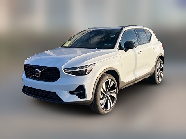 2025 Volvo XC40 Plus Dark Theme