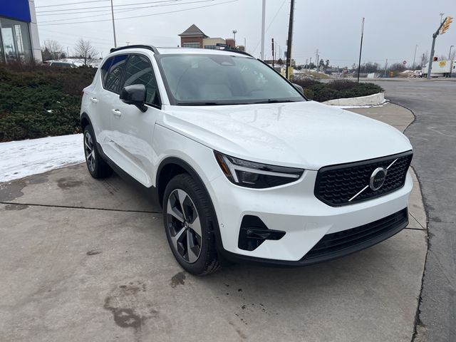 2025 Volvo XC40 Plus Dark Theme