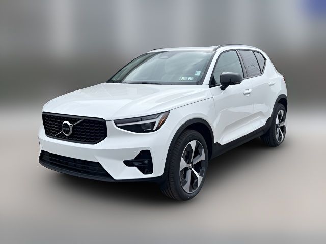 2025 Volvo XC40 Plus Dark Theme