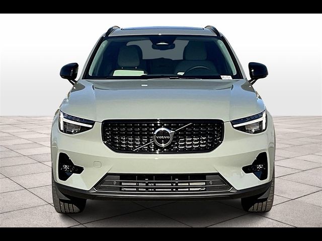 2025 Volvo XC40 Plus Dark Theme