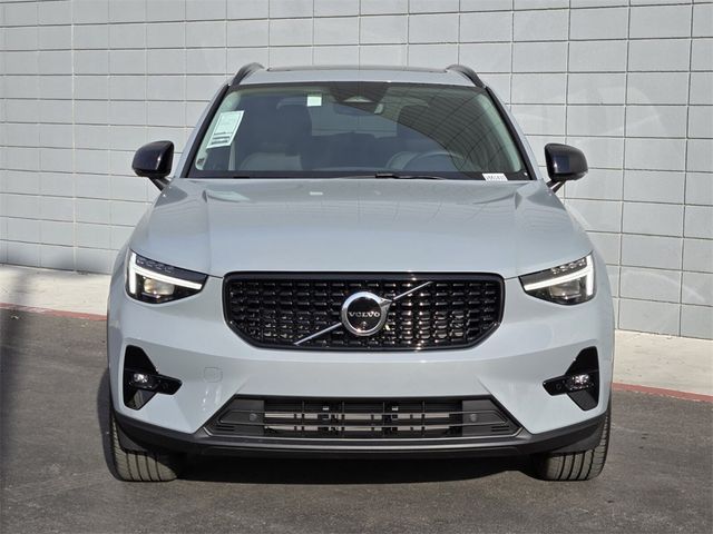 2025 Volvo XC40 Plus Dark Theme