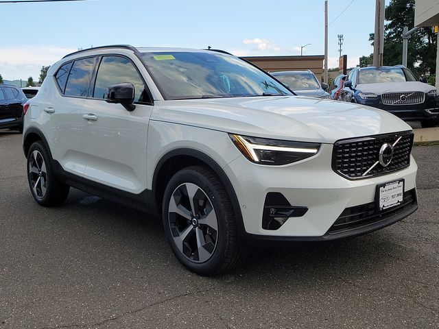 2025 Volvo XC40 Plus Dark Theme