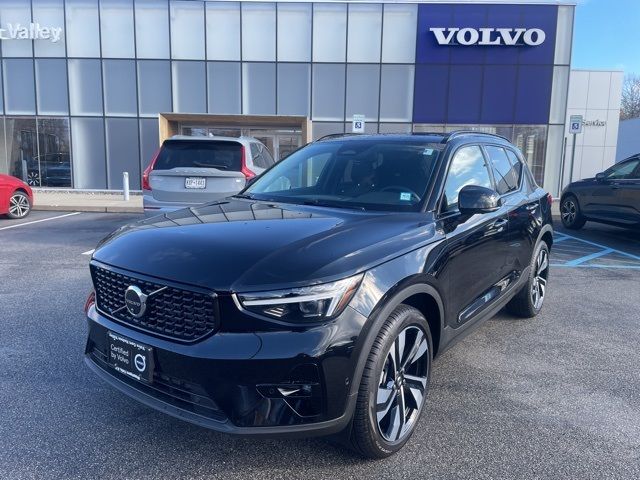 2025 Volvo XC40 Plus Dark Theme