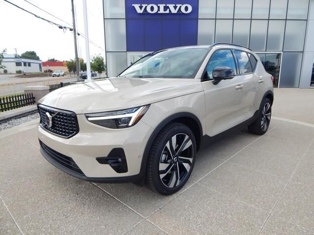 2025 Volvo XC40 Plus Dark Theme