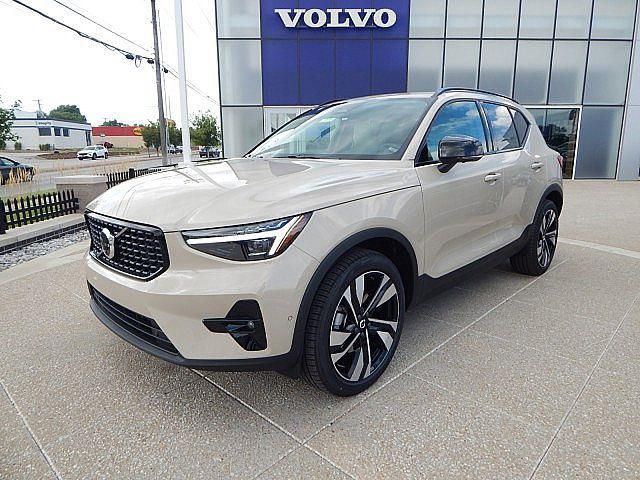 2025 Volvo XC40 Plus Dark Theme