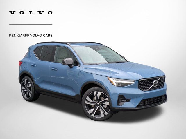 2025 Volvo XC40 Plus Dark Theme