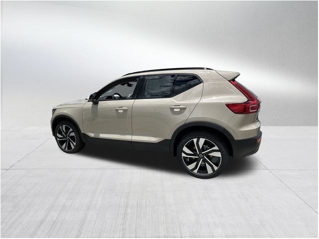 2025 Volvo XC40 Plus Dark Theme