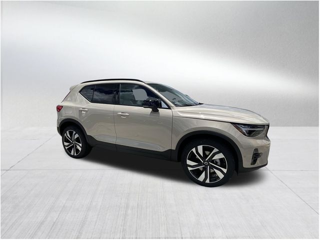 2025 Volvo XC40 Plus Dark Theme