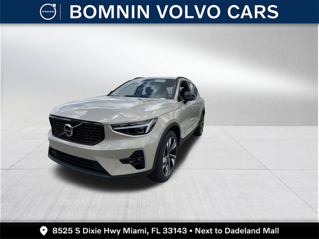 2025 Volvo XC40 Plus Dark Theme