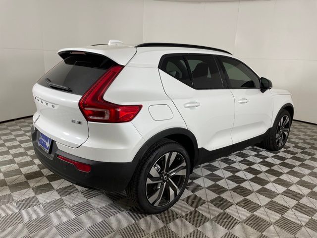 2025 Volvo XC40 Plus Dark Theme