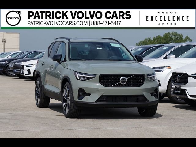 2025 Volvo XC40 Plus Dark Theme