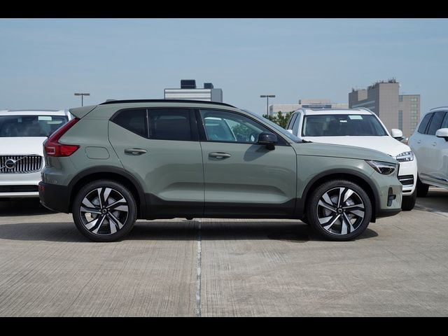 2025 Volvo XC40 Plus Dark Theme