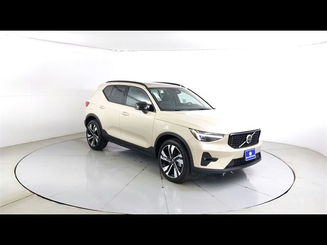 2025 Volvo XC40 Plus Dark Theme