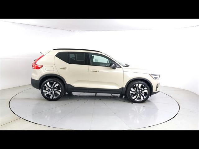 2025 Volvo XC40 Plus Dark Theme