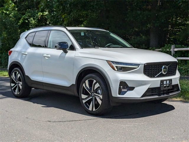 2025 Volvo XC40 Plus Dark Theme