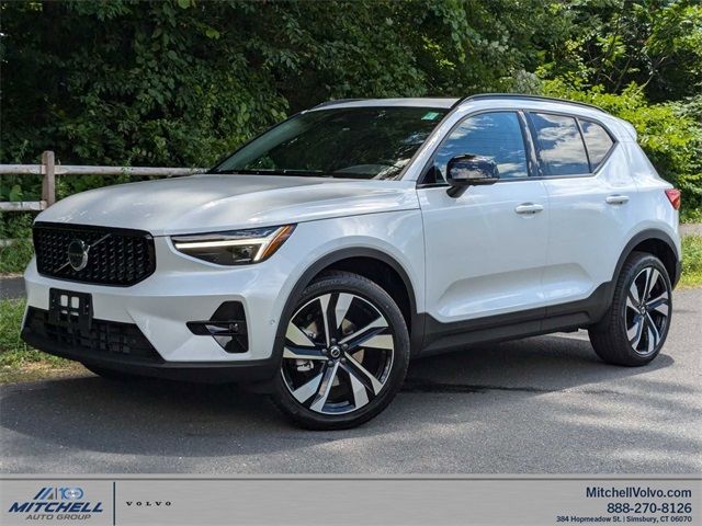 2025 Volvo XC40 Plus Dark Theme