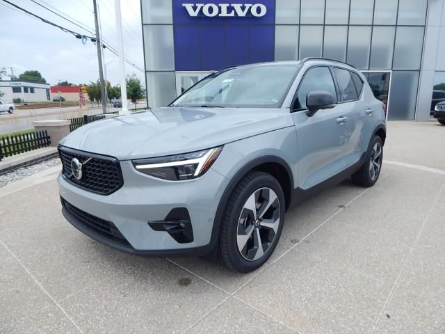 2025 Volvo XC40 Plus Dark Theme