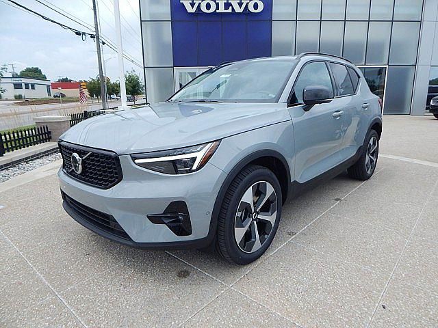 2025 Volvo XC40 Plus Dark Theme