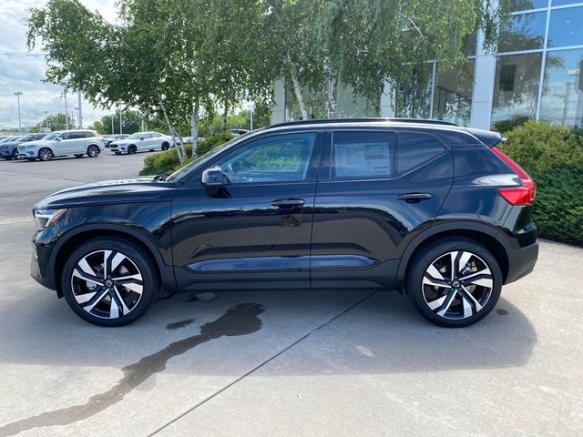 2025 Volvo XC40 Plus Dark Theme