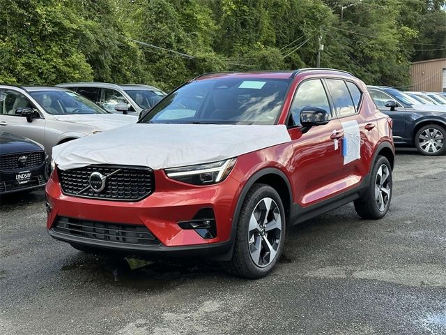 2025 Volvo XC40 Plus Dark Theme