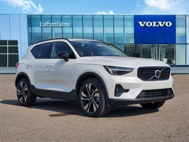 2025 Volvo XC40 Plus Dark Theme