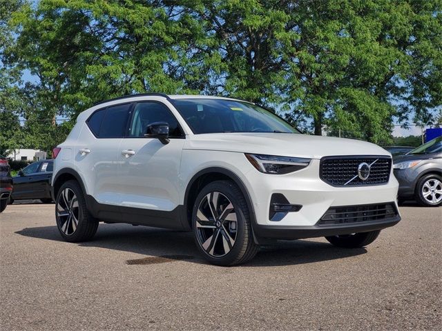 2025 Volvo XC40 Plus Dark Theme