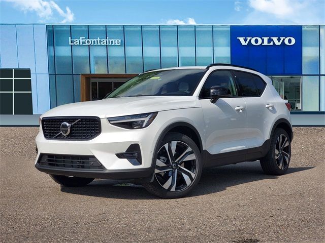 2025 Volvo XC40 Plus Dark Theme